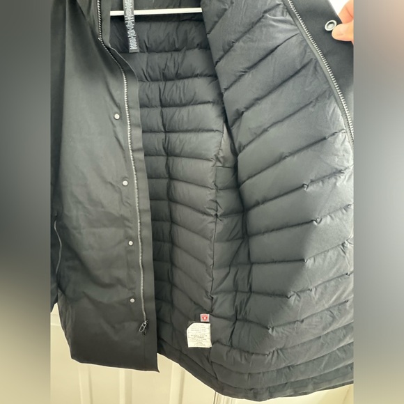 Lululemon Storm break Coat Insulated in black - Picture 9 of 15